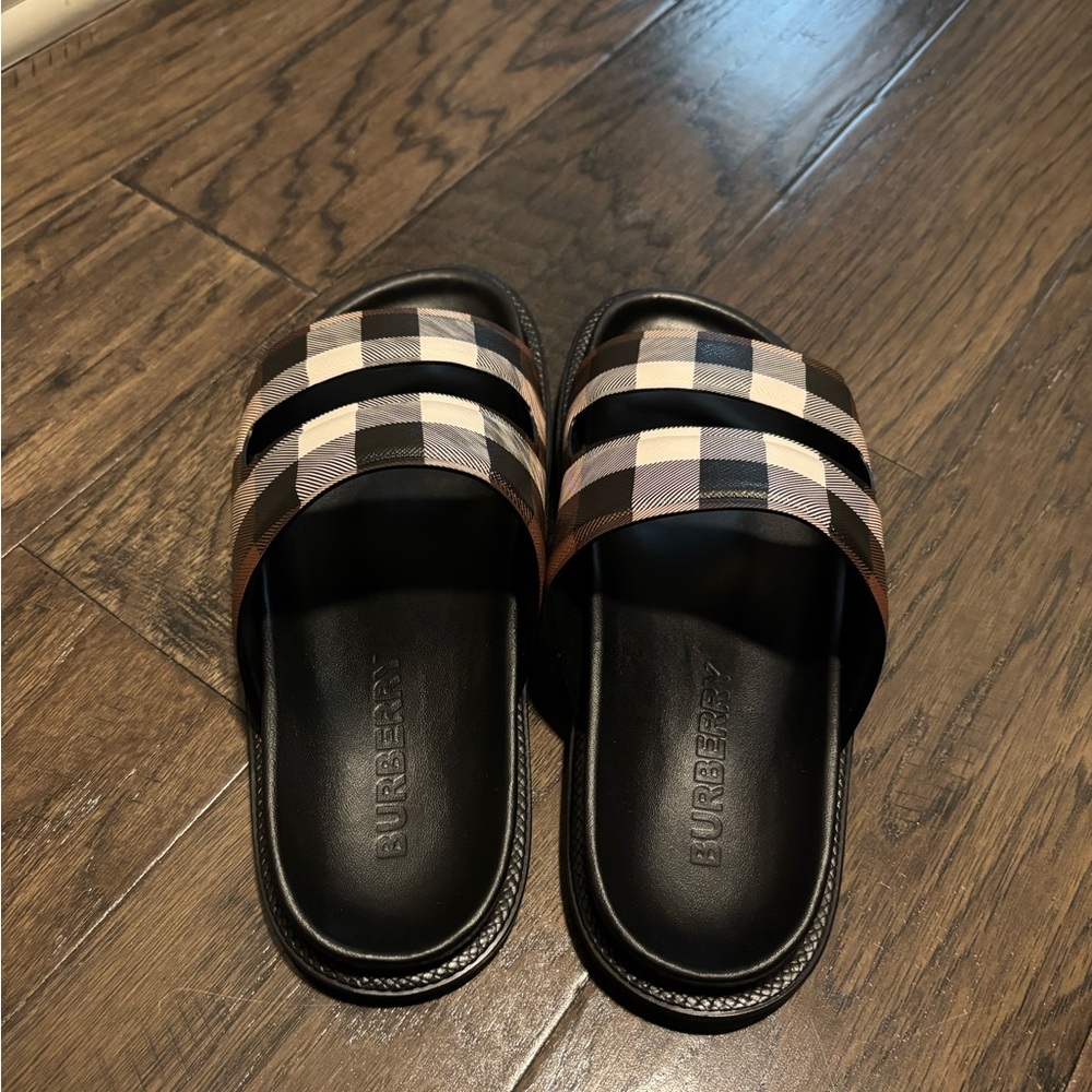 Burberry Slides - Picture 3 of 6